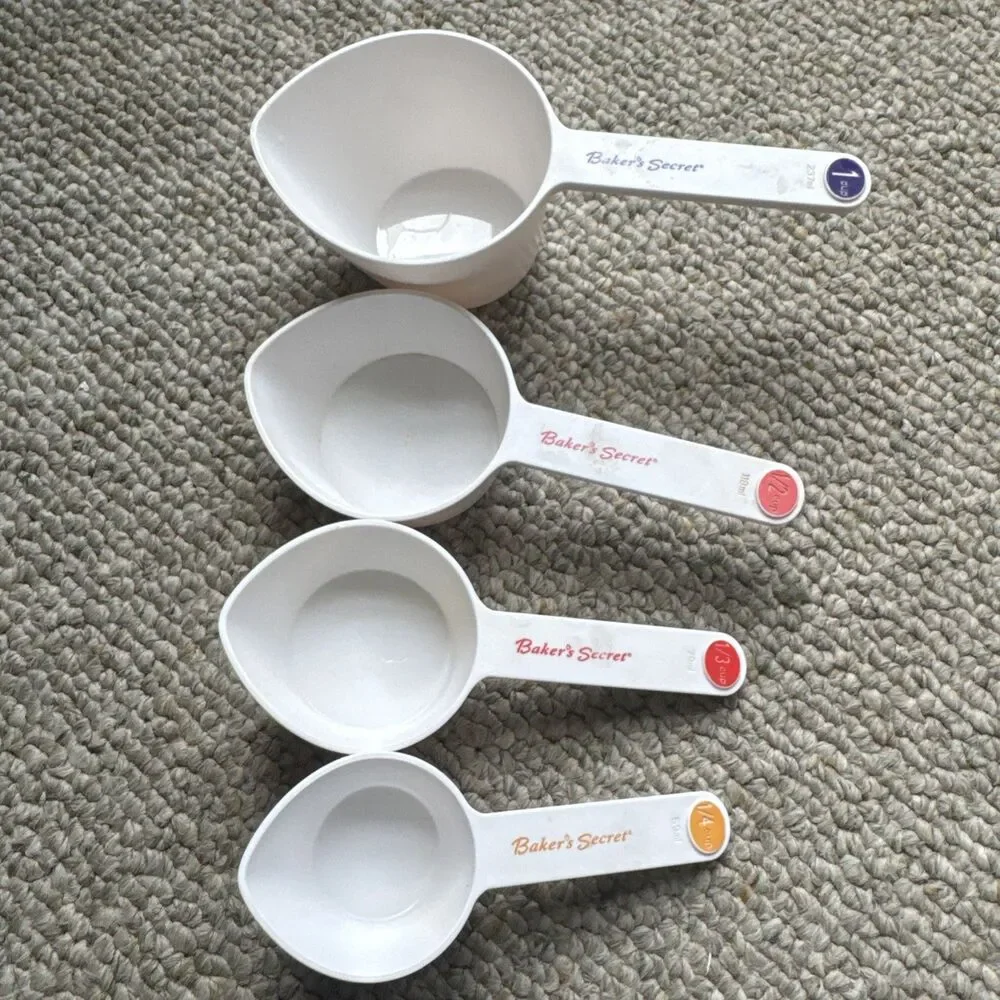 Vtg Baker's Secret Measuring Cups Set of 4 Color Plastic Retro Kitchen Magnetic